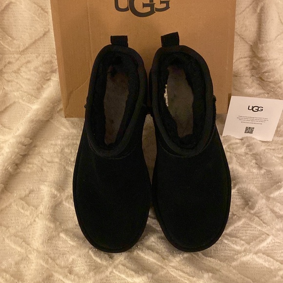 Ugg Classic Mini Platform Boots - Picture 2 of 8